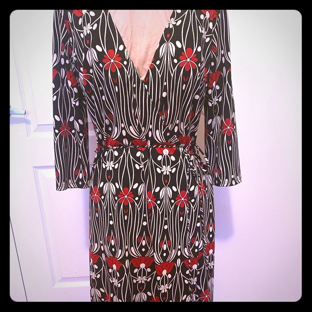Mica Retro Art Deco Print Wrap Dress
